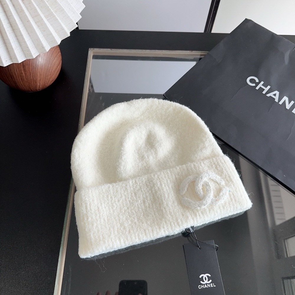 CHANEL Cream Knit CC Logo Beanie